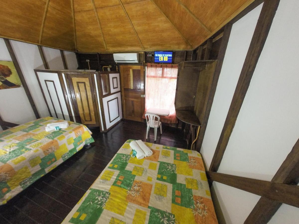 Chalet Castillo El Estor Kültér fotó