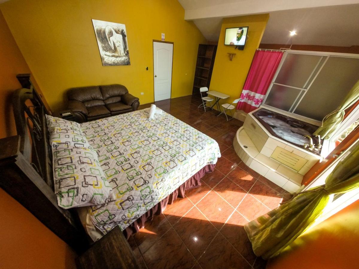 Chalet Castillo El Estor Kültér fotó