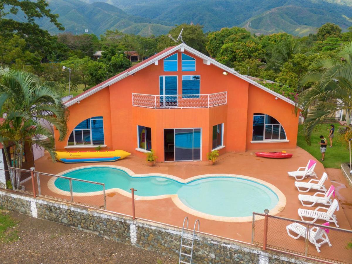 Chalet Castillo El Estor Kültér fotó